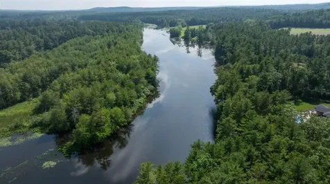 8 Bartemus Trail Nashua NH 03063