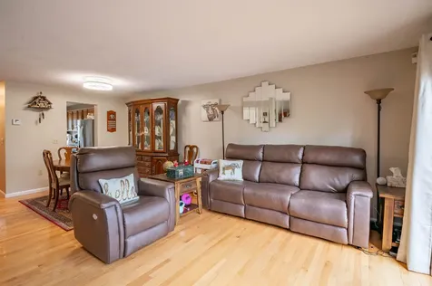 8 Bartemus Trail Nashua NH 03063