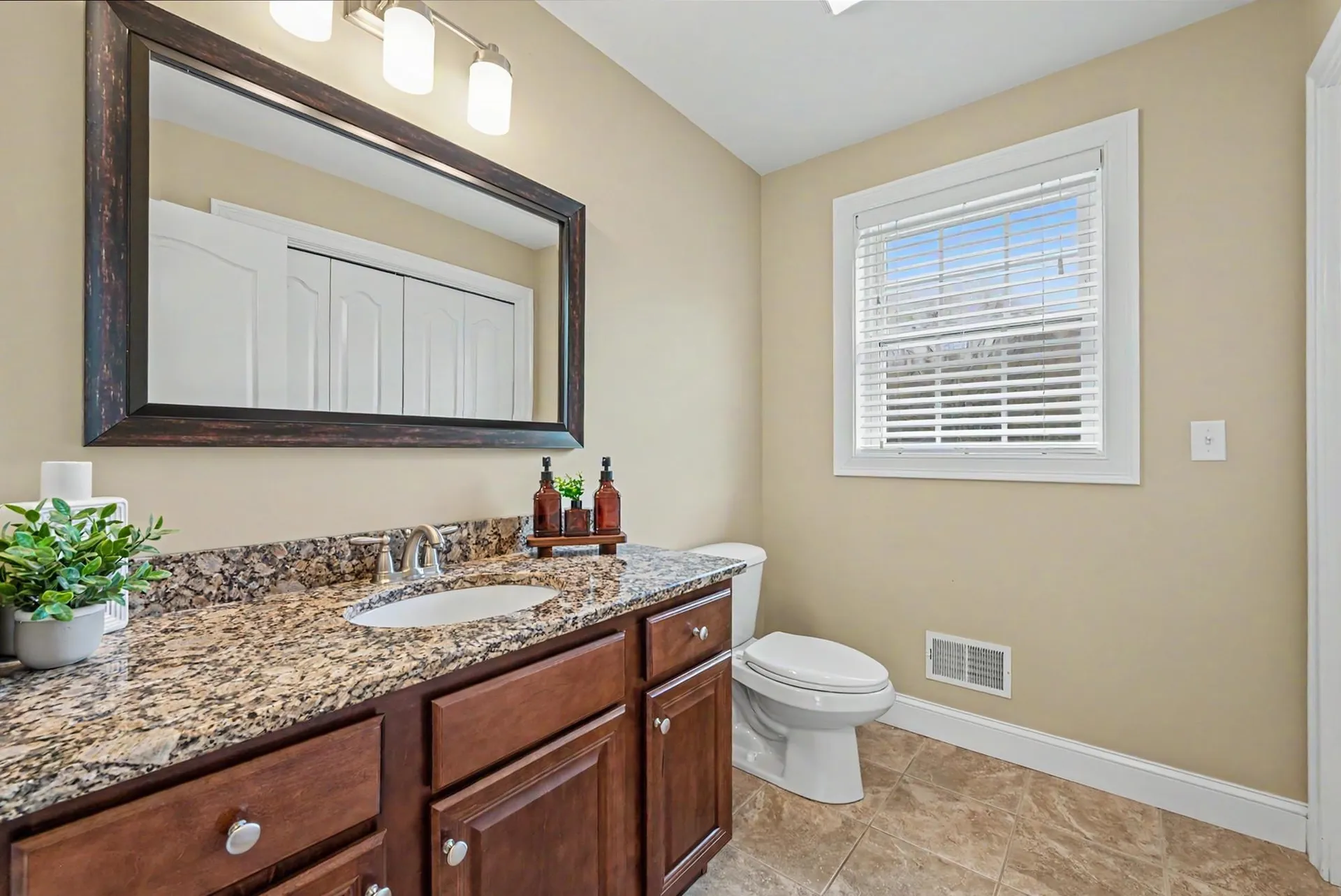 10 Harmony Lane Pelham NH 03076