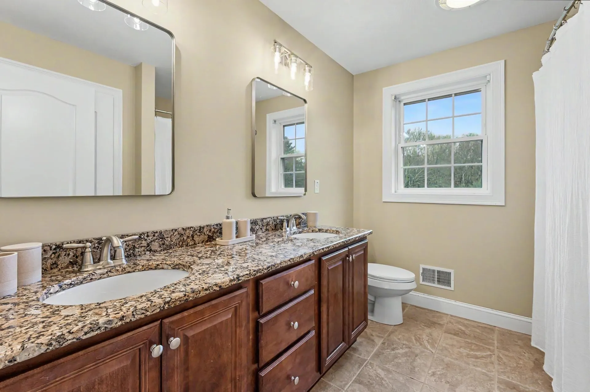 10 Harmony Lane Pelham NH 03076