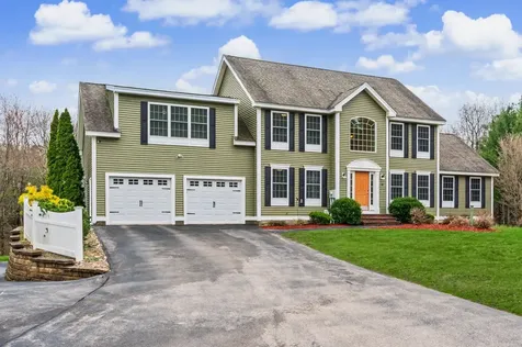 10 Harmony Lane Pelham NH 03076
