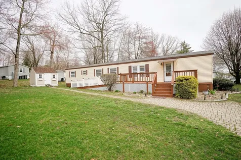 11 Amy Lane Hampstead NH 03841