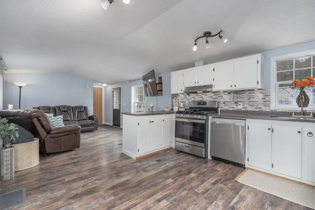 141 Estate Drive Barrington NH 03825