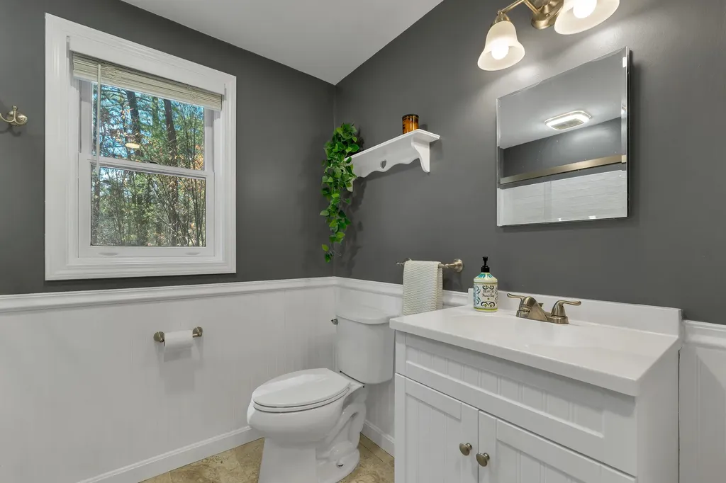 206 East Chocorua River Drive Tamworth NH 03886