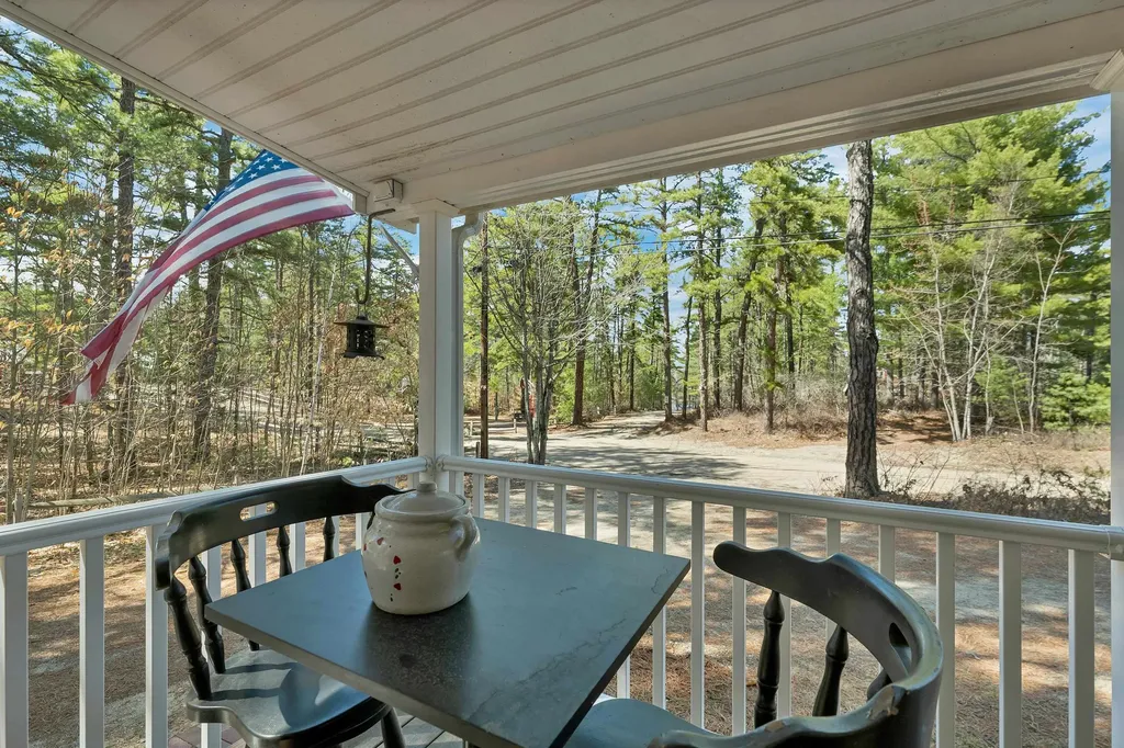 206 East Chocorua River Drive Tamworth NH 03886