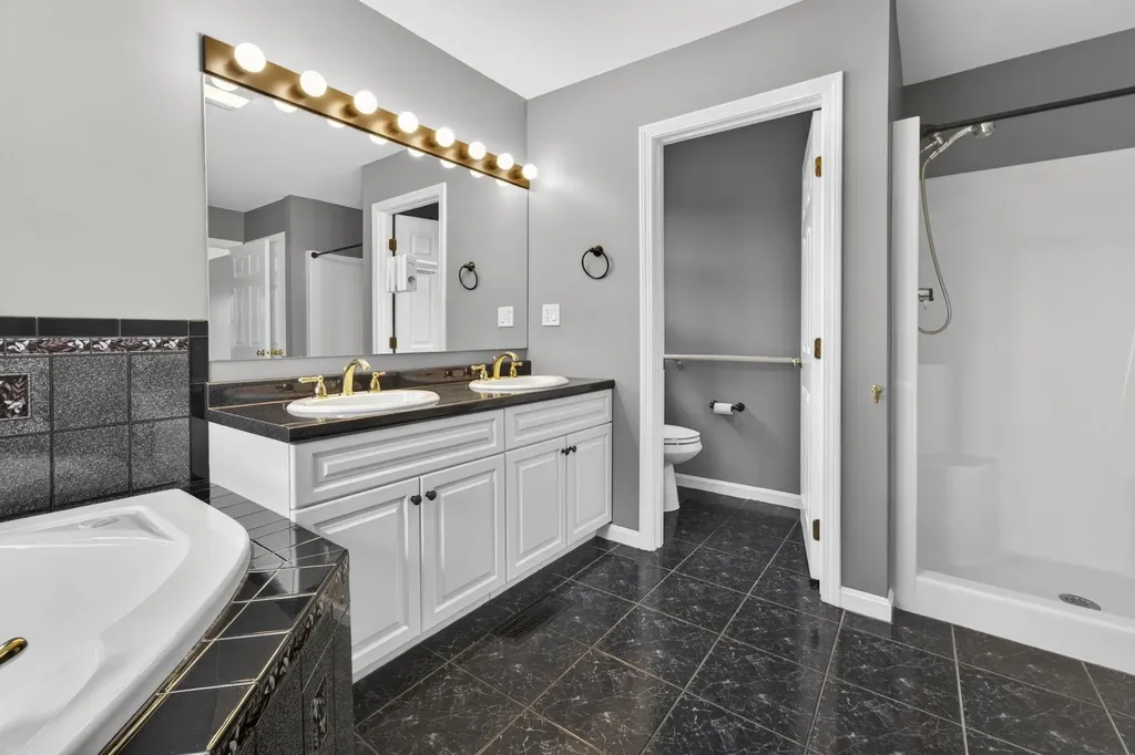 12 Leclair Drive Hudson NH 03051