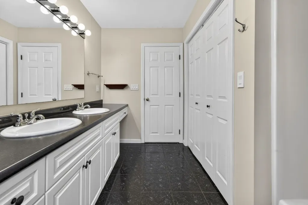 12 Leclair Drive Hudson NH 03051
