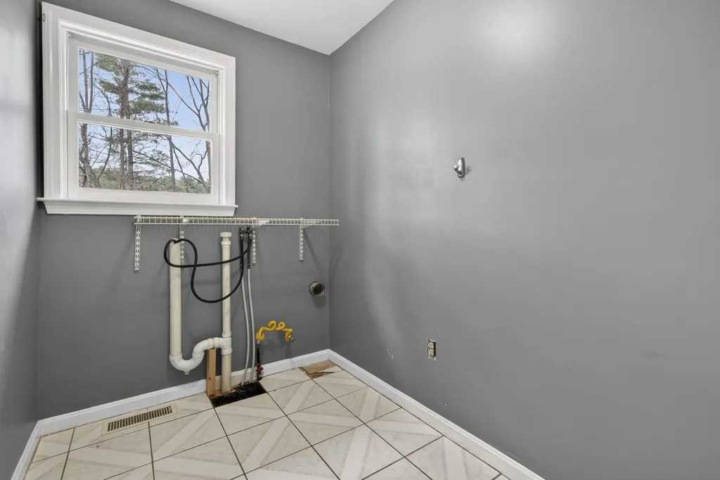 12 Leclair Drive Hudson NH 03051