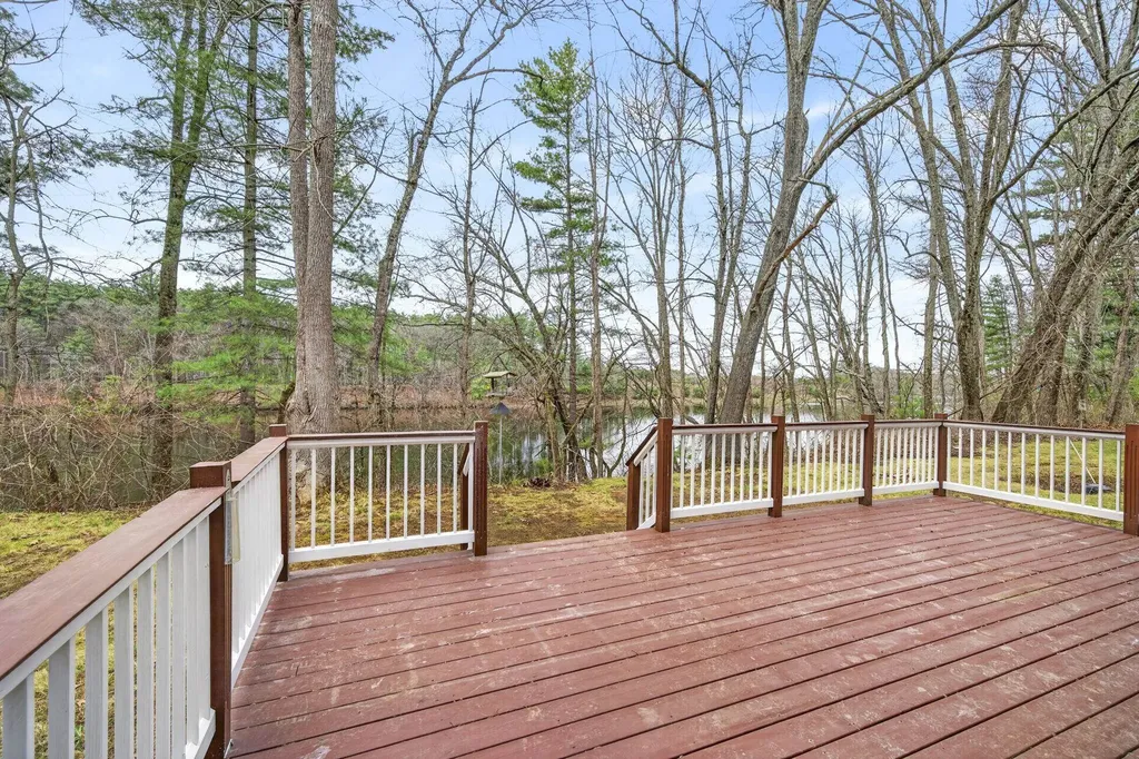 12 Leclair Drive Hudson NH 03051