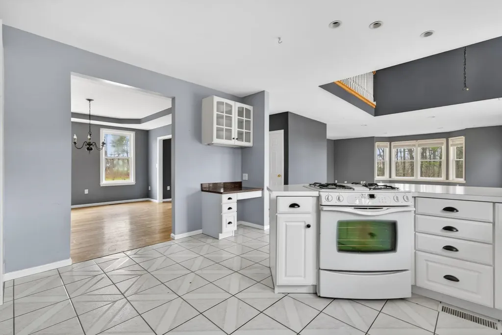 12 Leclair Drive Hudson NH 03051