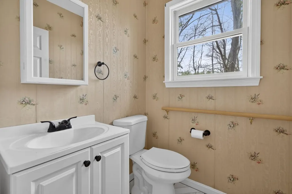 12 Leclair Drive Hudson NH 03051