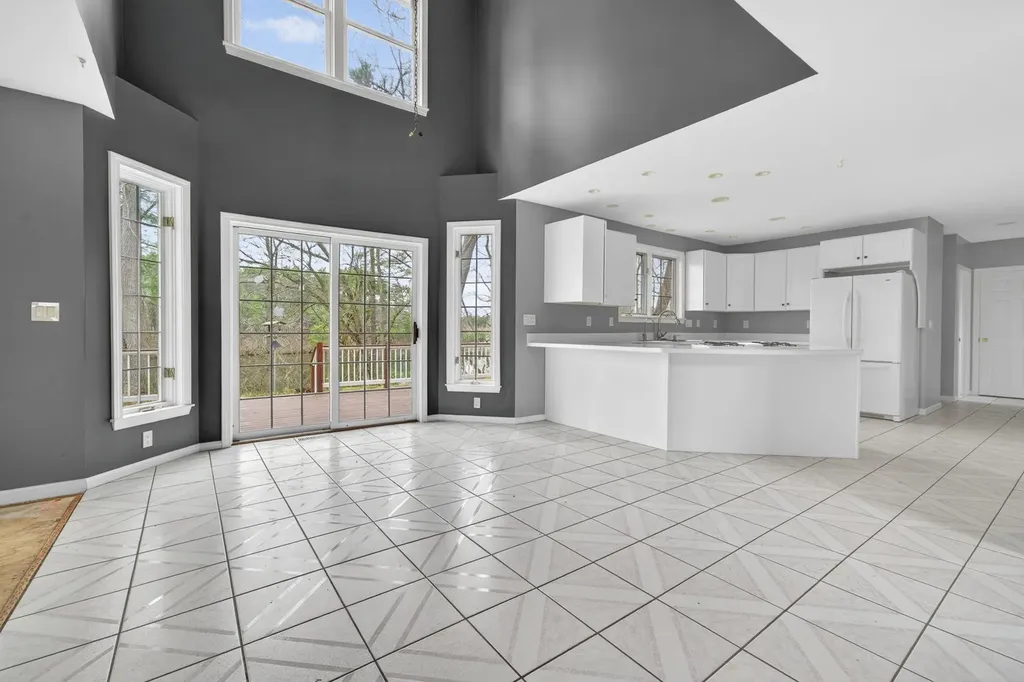 12 Leclair Drive Hudson NH 03051
