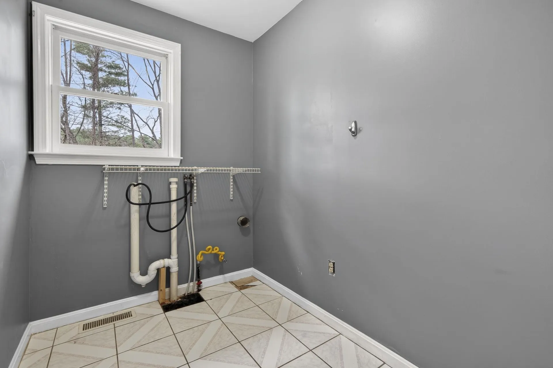 12 Leclair Drive Hudson NH 03051