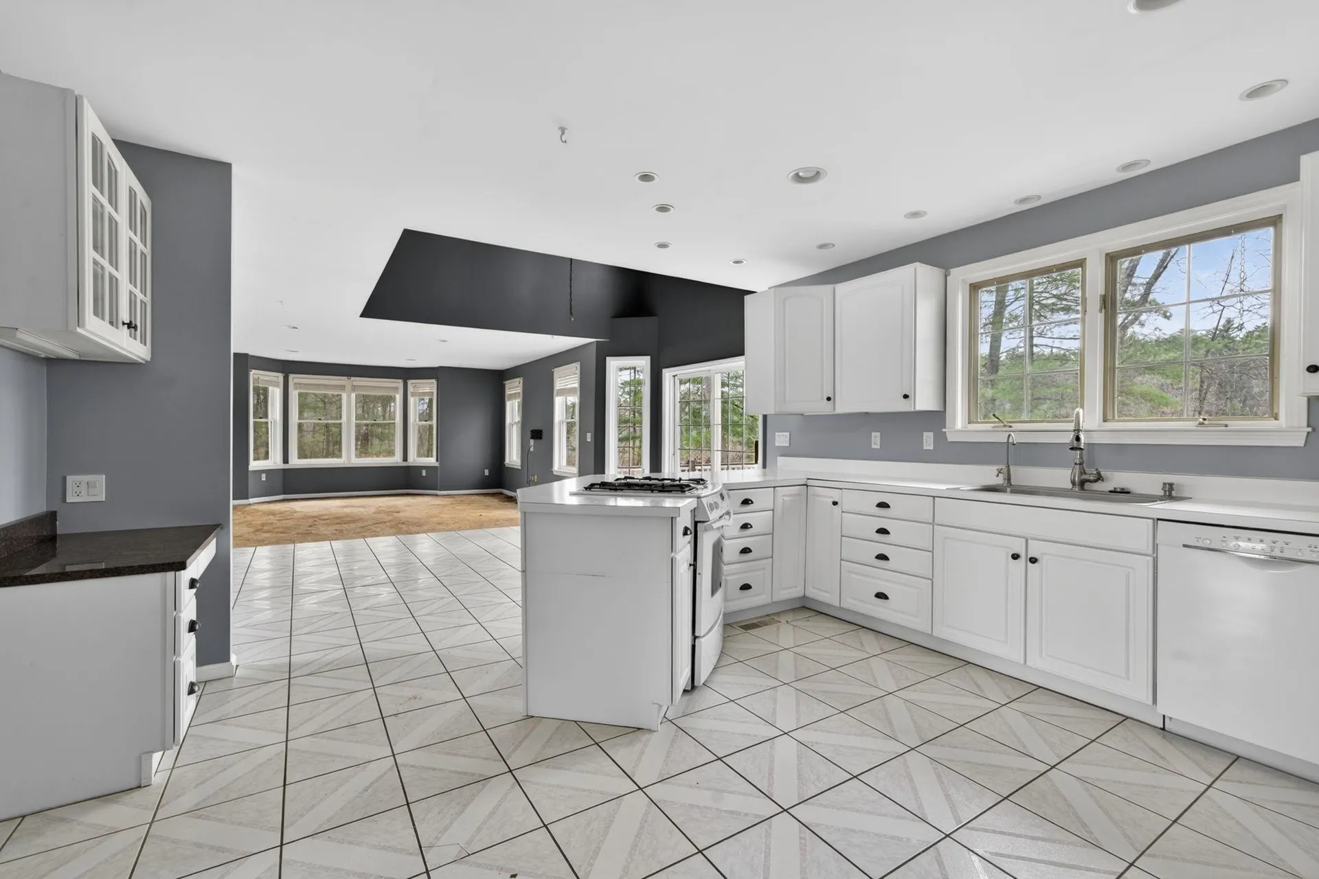 12 Leclair Drive Hudson NH 03051