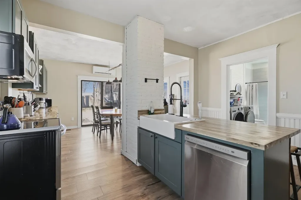 14 Pleasant Street Plymouth NH 03264