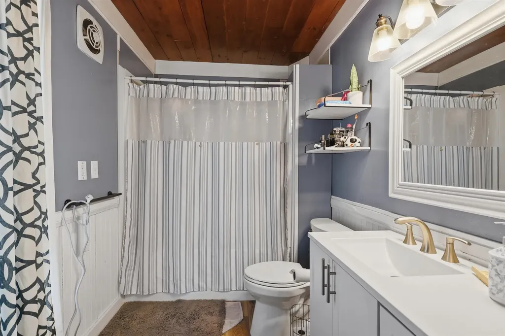 14 Pleasant Street Plymouth NH 03264