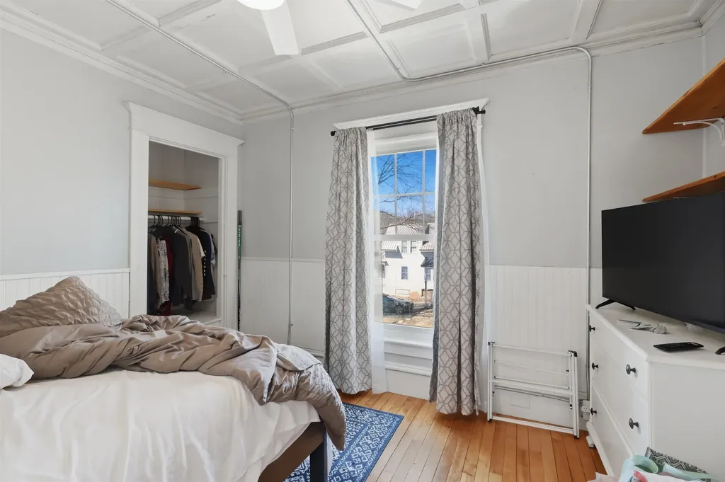 14 Pleasant Street Plymouth NH 03264