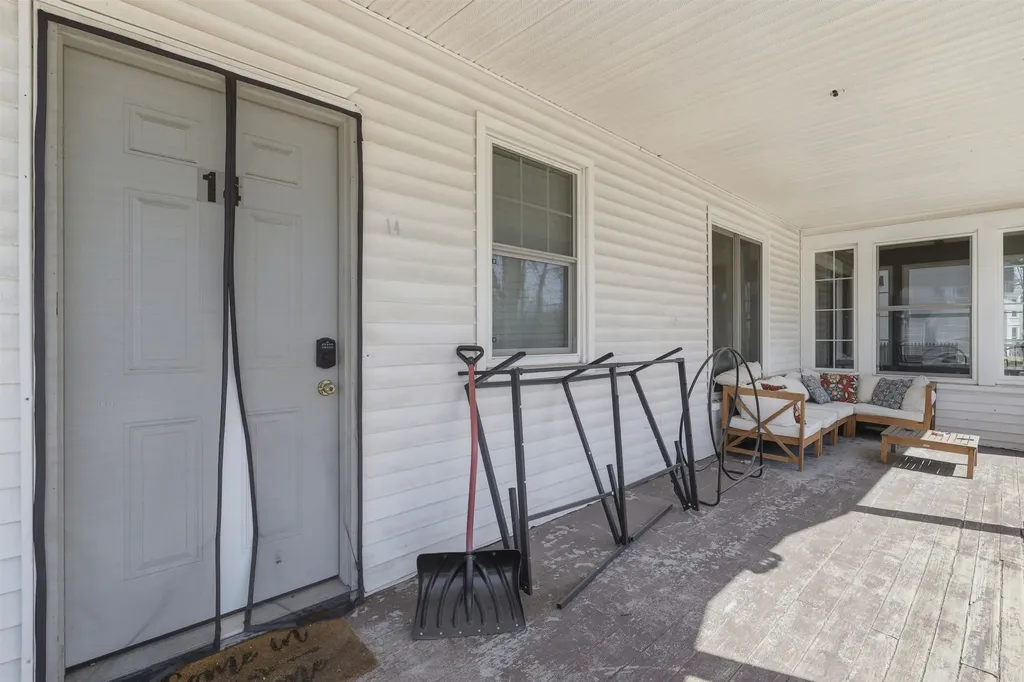 14 Pleasant Street Plymouth NH 03264