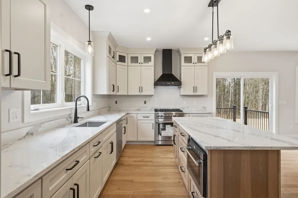 14 Stacey Lane Chester NH 03036
