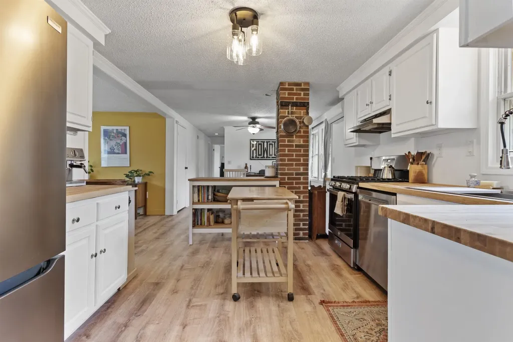 52 Sanborn Road East Kingston NH 03827