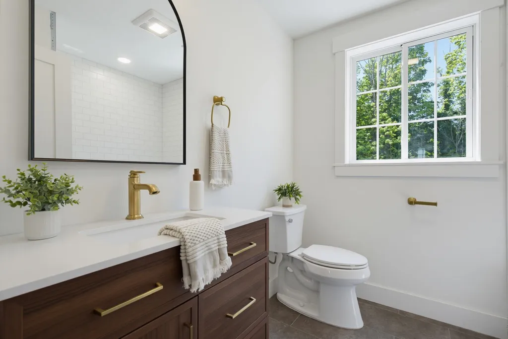 21 Upper Ladd Hill Road Meredith NH 03253