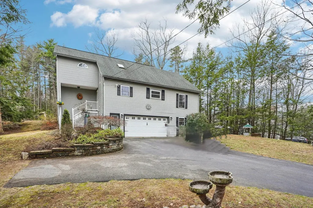 19 G H Carter Drive Danville NH 03819