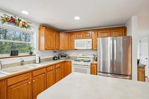 19 G H Carter Drive Danville NH 03819