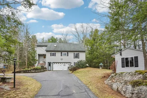 19 G H Carter Drive Danville NH 03819