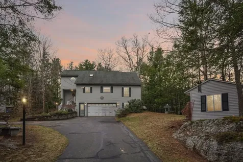 19 G H Carter Drive Danville NH 03819