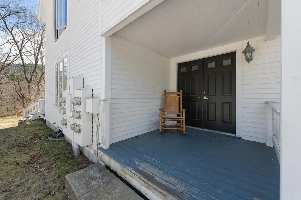 1294 New Hampshire Route 175 Campton NH 03223
