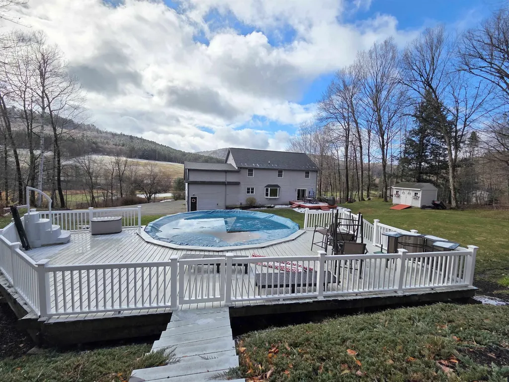 229 Meadowood Lane Waterford VT 05819