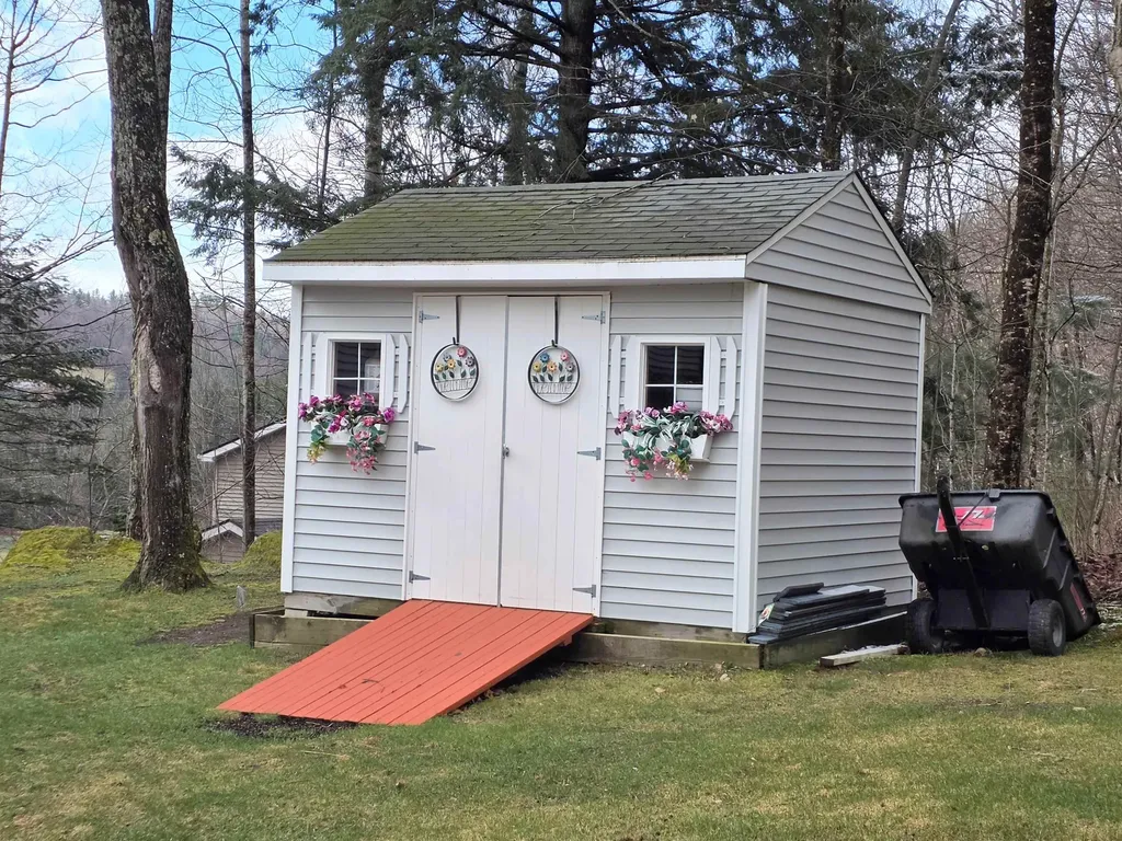 229 Meadowood Lane Waterford VT 05819