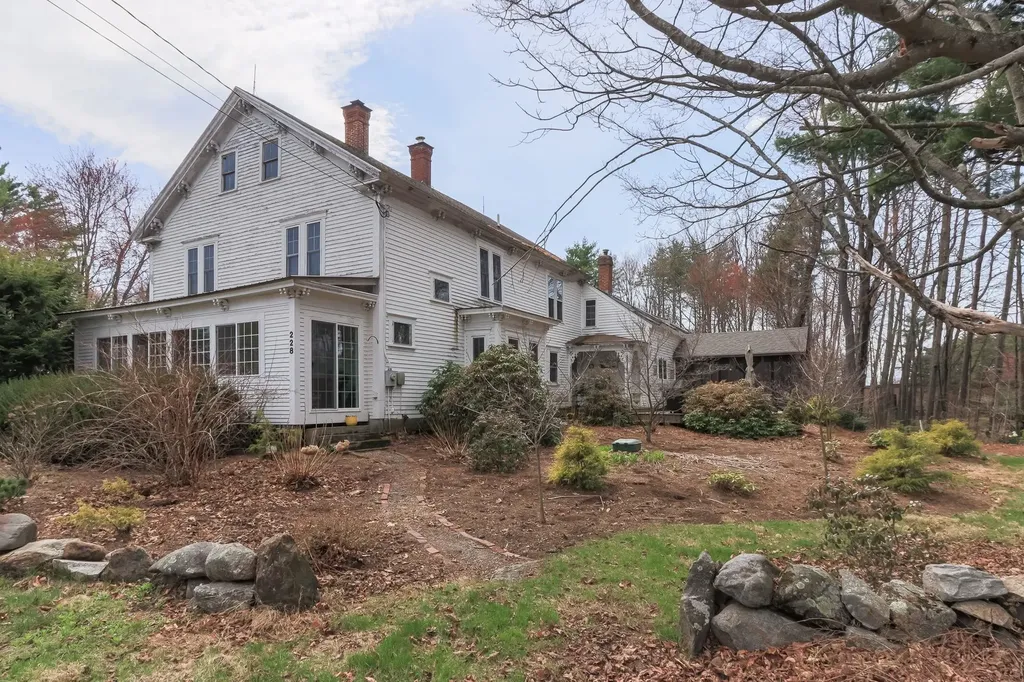 228 Maple Street Hopkinton NH 03229