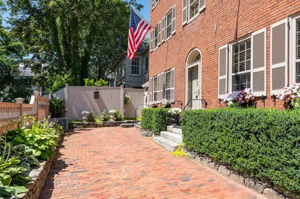20 Atkinson Street Portsmouth NH 03801