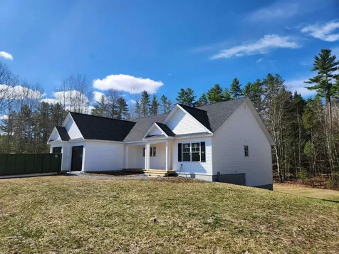 27 Riverview Road Newport NH 03773