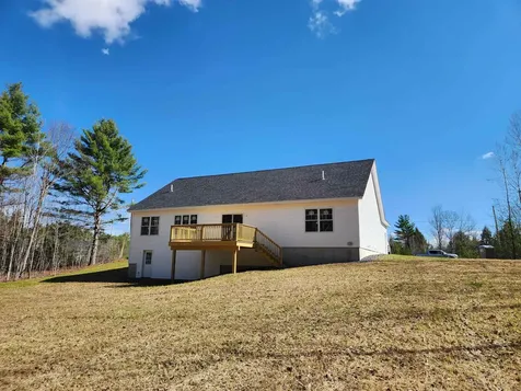 27 Riverview Road Newport NH 03773