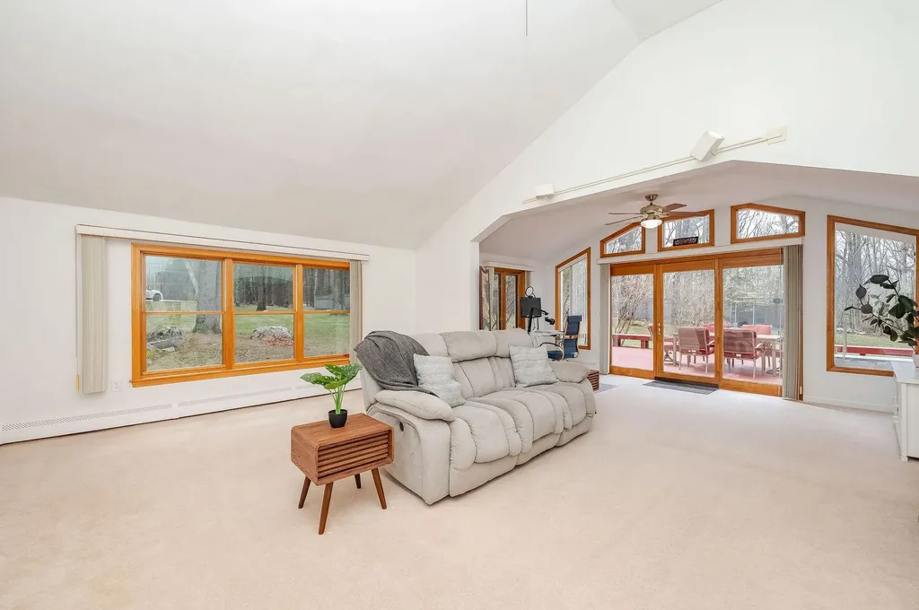 43 Moharimet Drive Madbury NH 03823