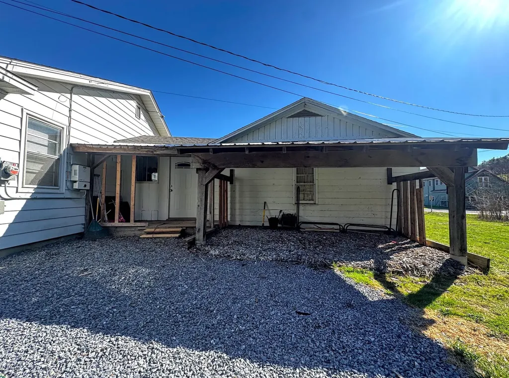 105 Schoolhouse Road Pownal VT 05261
