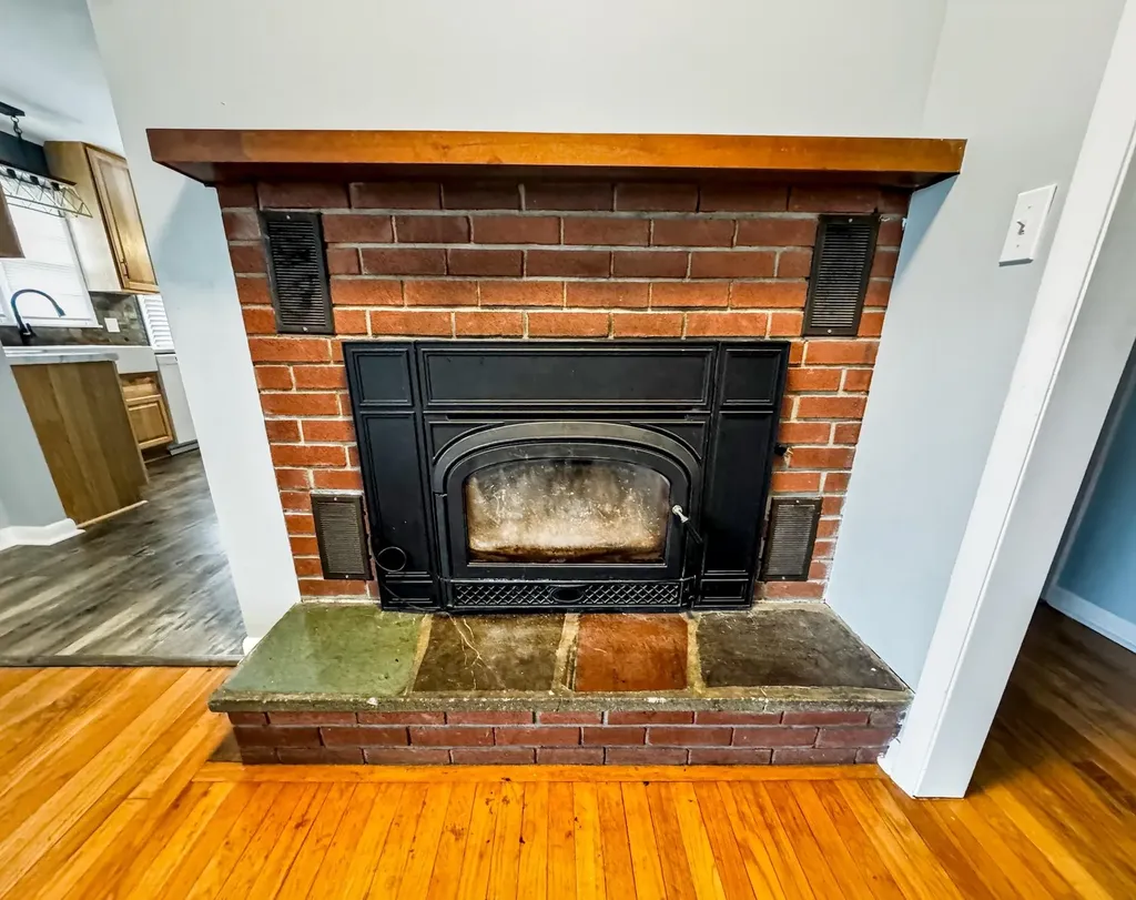 105 Schoolhouse Road Pownal VT 05261