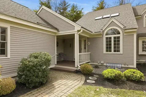 25 Peninsula Drive Stratham NH 03885