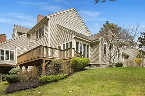 25 Peninsula Drive Stratham NH 03885