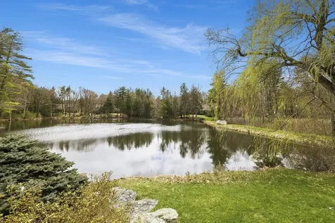 25 Peninsula Drive Stratham NH 03885