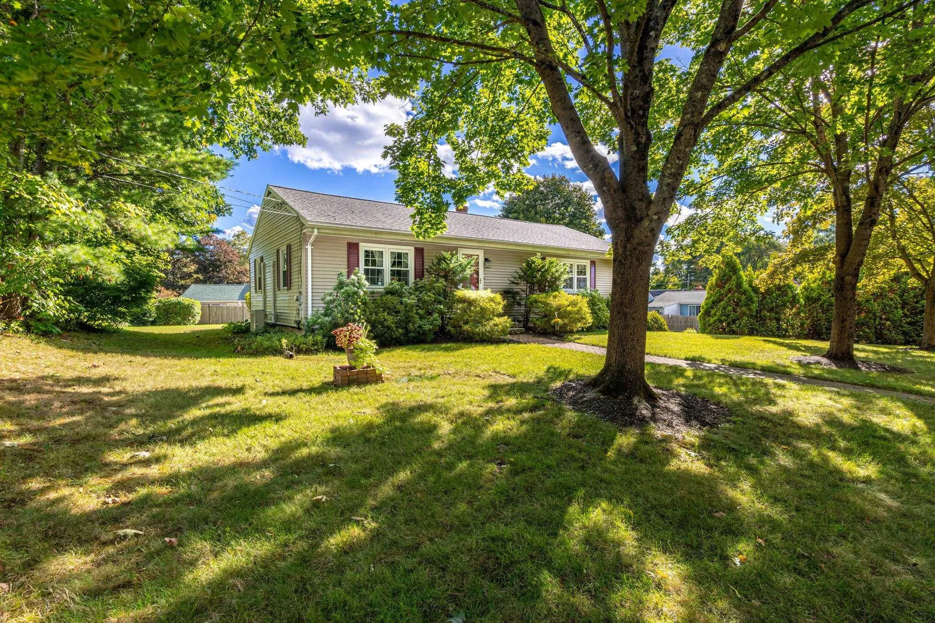 18 Center Circle Plaistow NH 03865