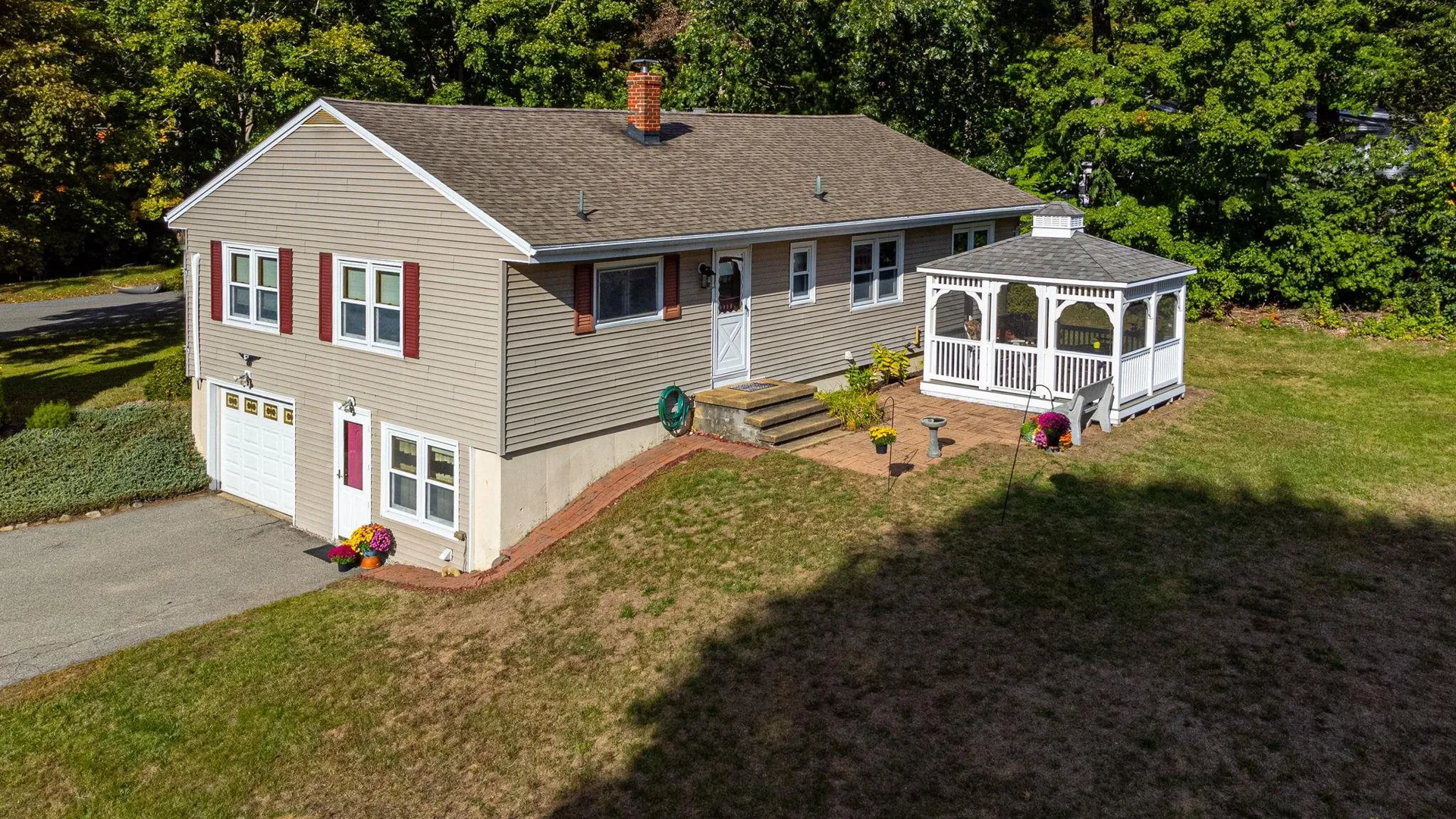 18 Center Circle Plaistow NH 03865