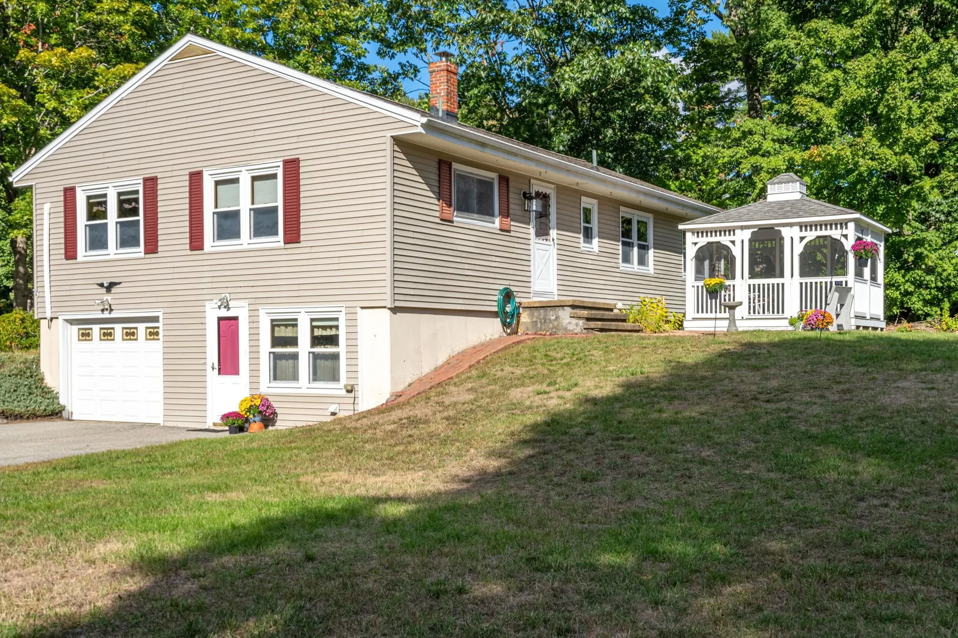 18 Center Circle Plaistow NH 03865