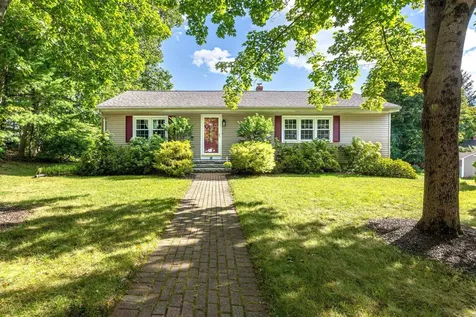 18 Center Circle Plaistow NH 03865