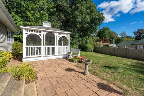 18 Center Circle Plaistow NH 03865