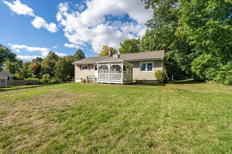 18 Center Circle Plaistow NH 03865
