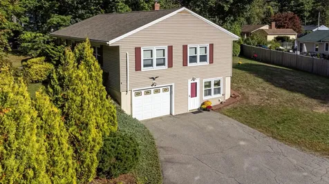 18 Center Circle Plaistow NH 03865