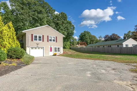18 Center Circle Plaistow NH 03865